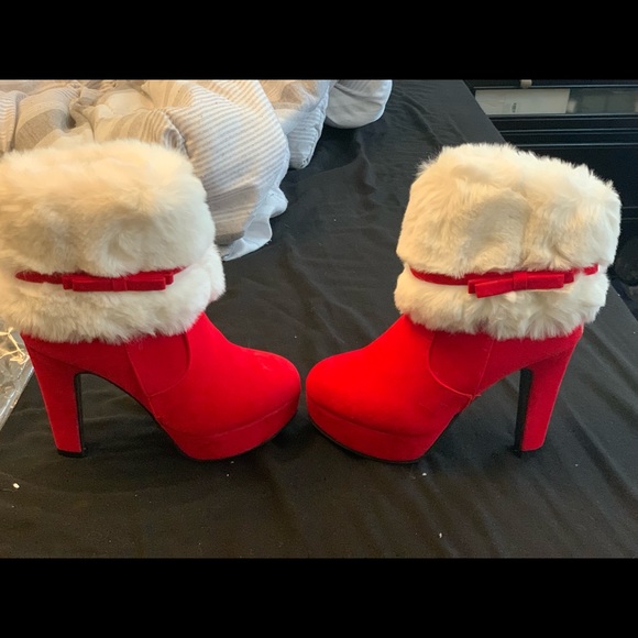 Adorable Christmas Boots - Picture 1 of 4